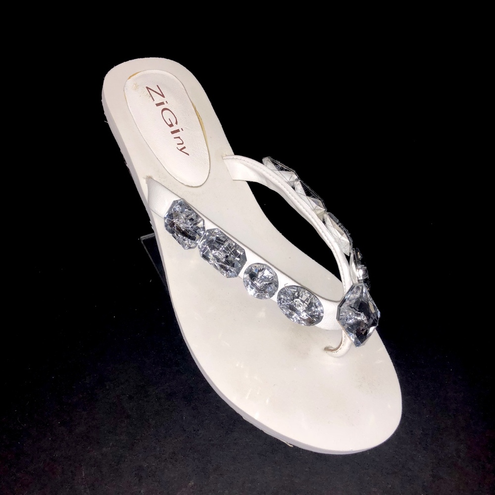 ZiGi Ny Bling Flip Flops Rhinestone Sandals White Women's Size 8.5 Shoes